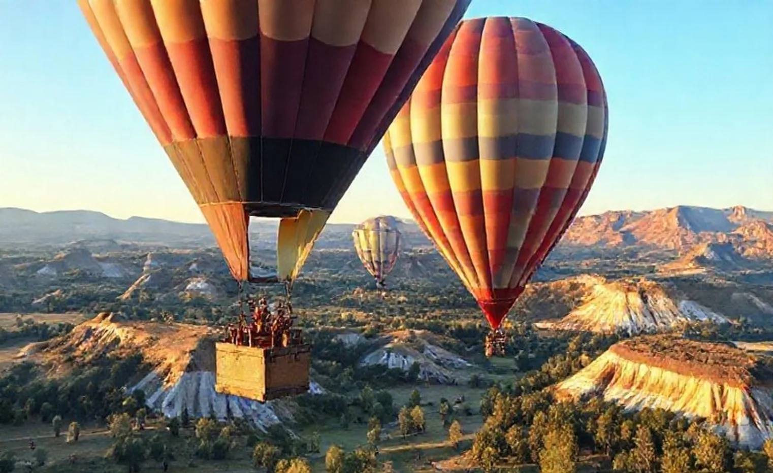 Scenic balloon ride experience